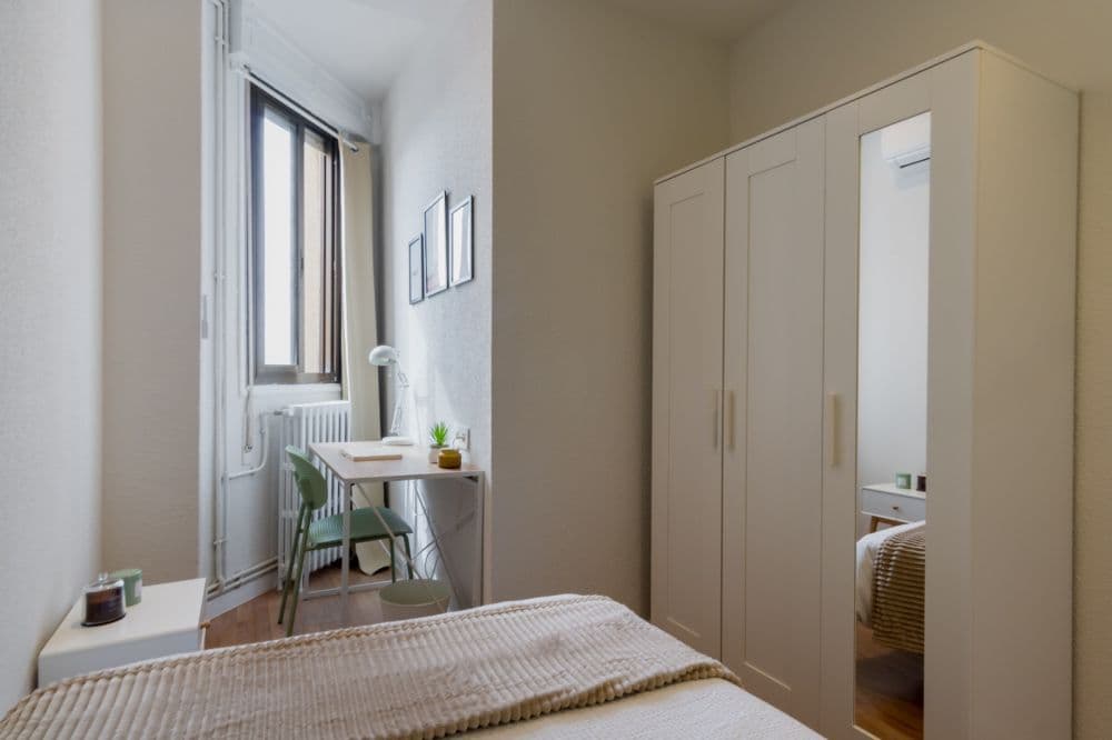 Private room in Madrid photo 5