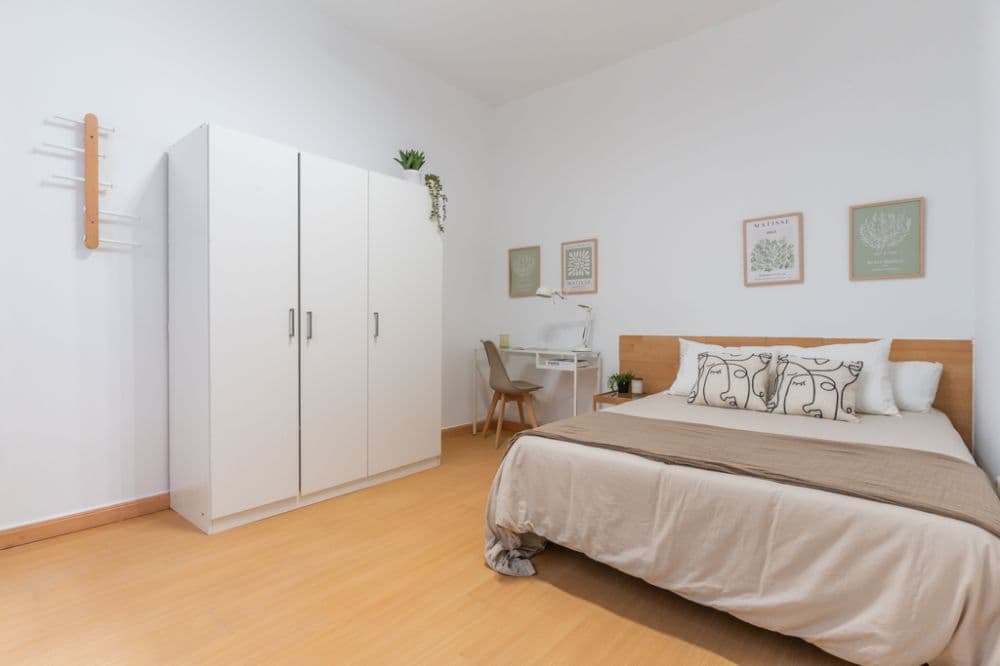 Private room in Madrid photo 2