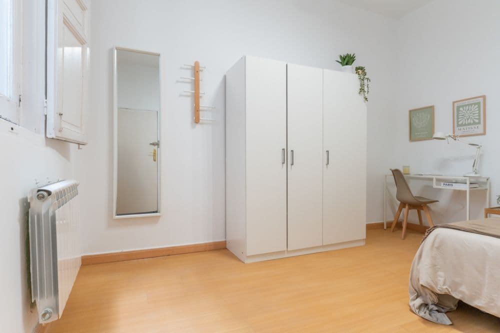 Private room in Madrid photo 3