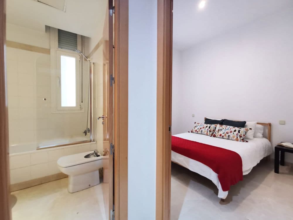 Private room in Madrid photo 3