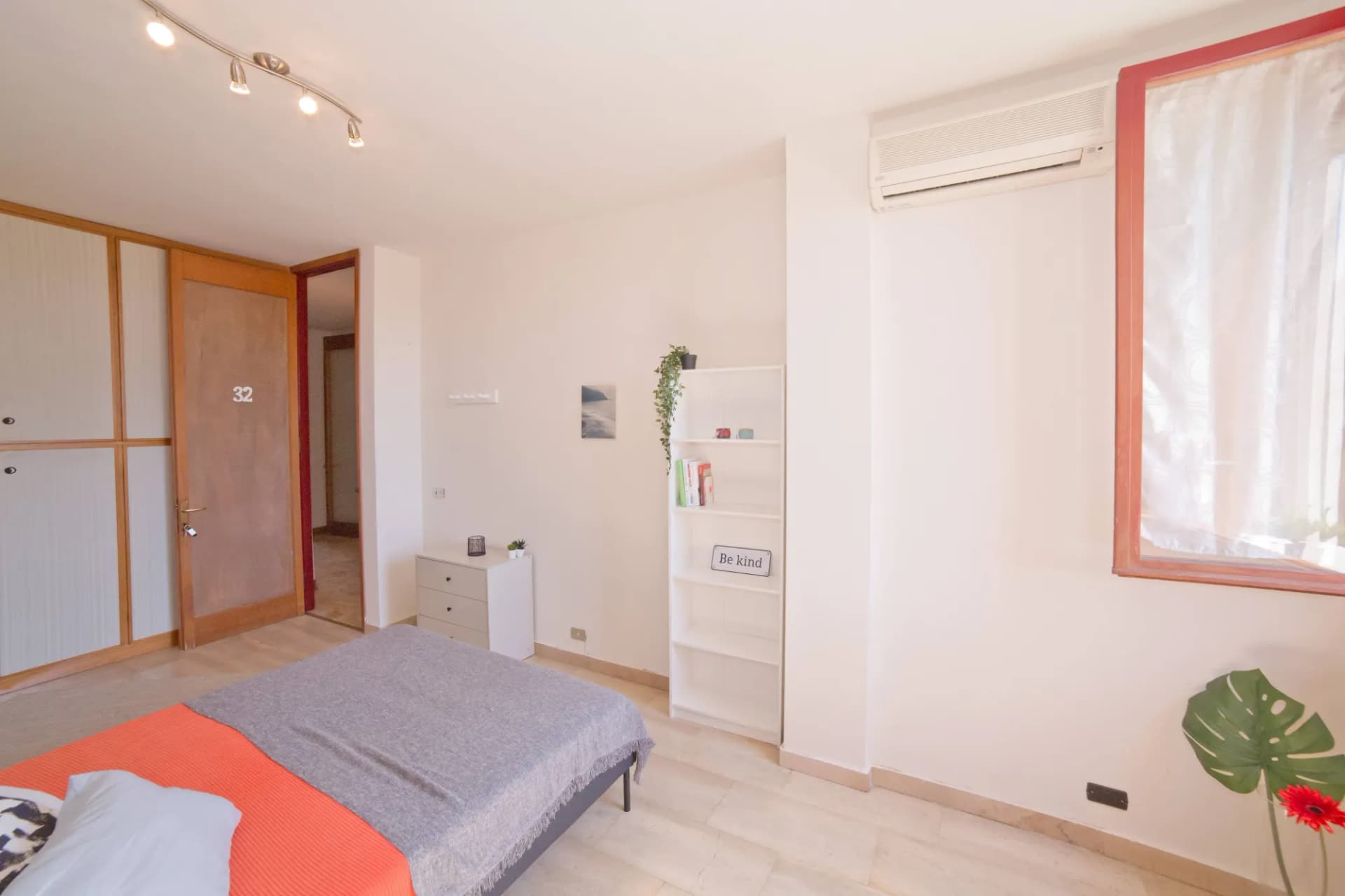 Private room in Lecco photo 4