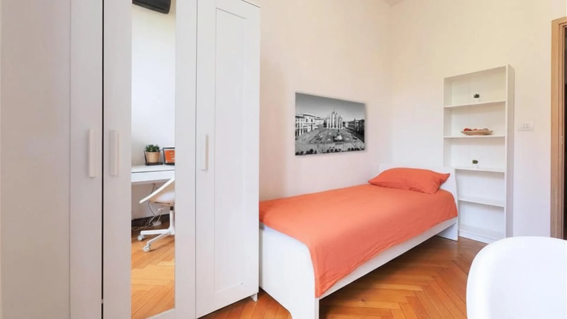 Private room in Milan photo 5